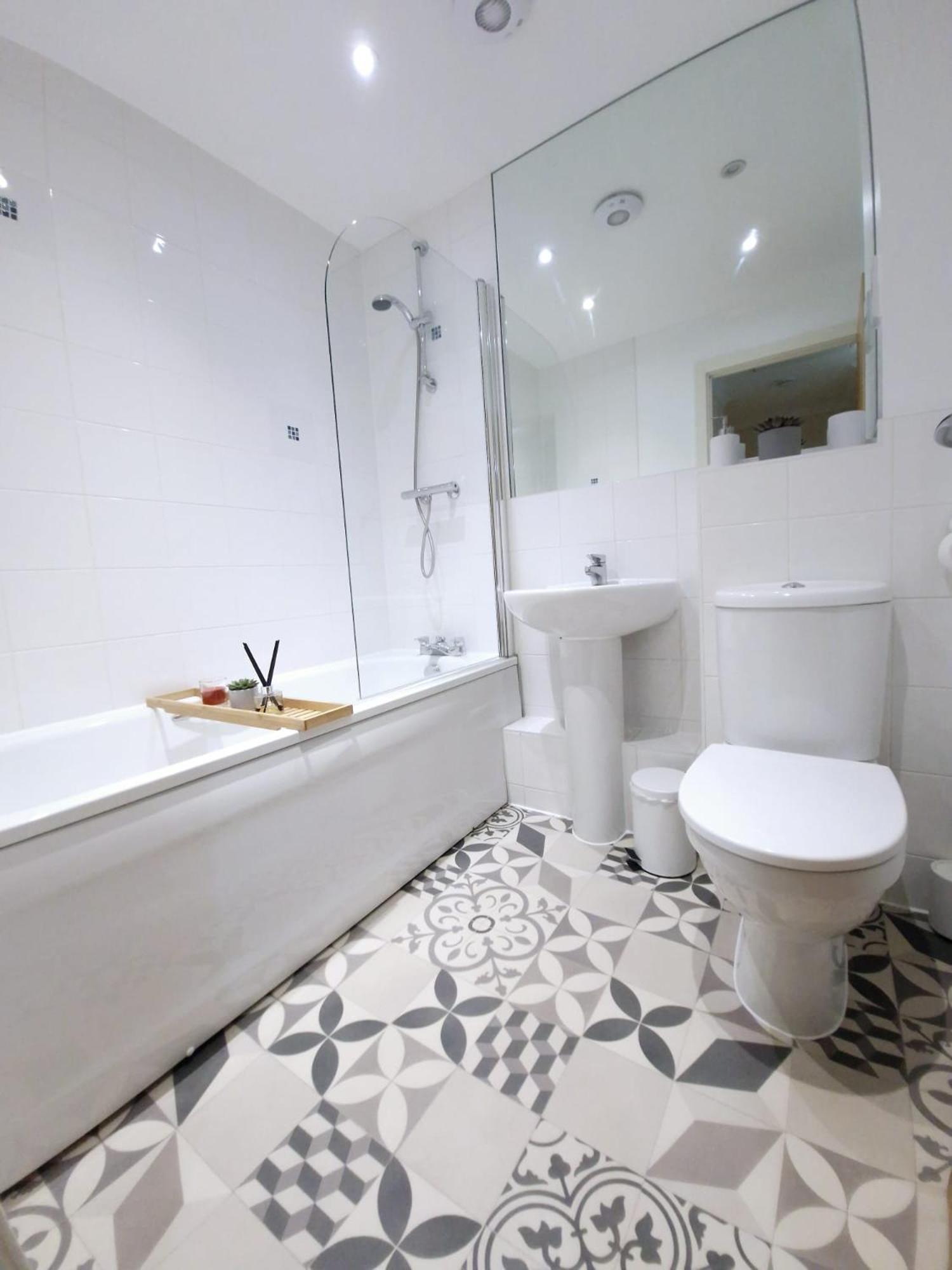 Sleeps9 Parking&Garage 17 Mins To Gatwick, 30 To London Villa Merstham Exterior photo